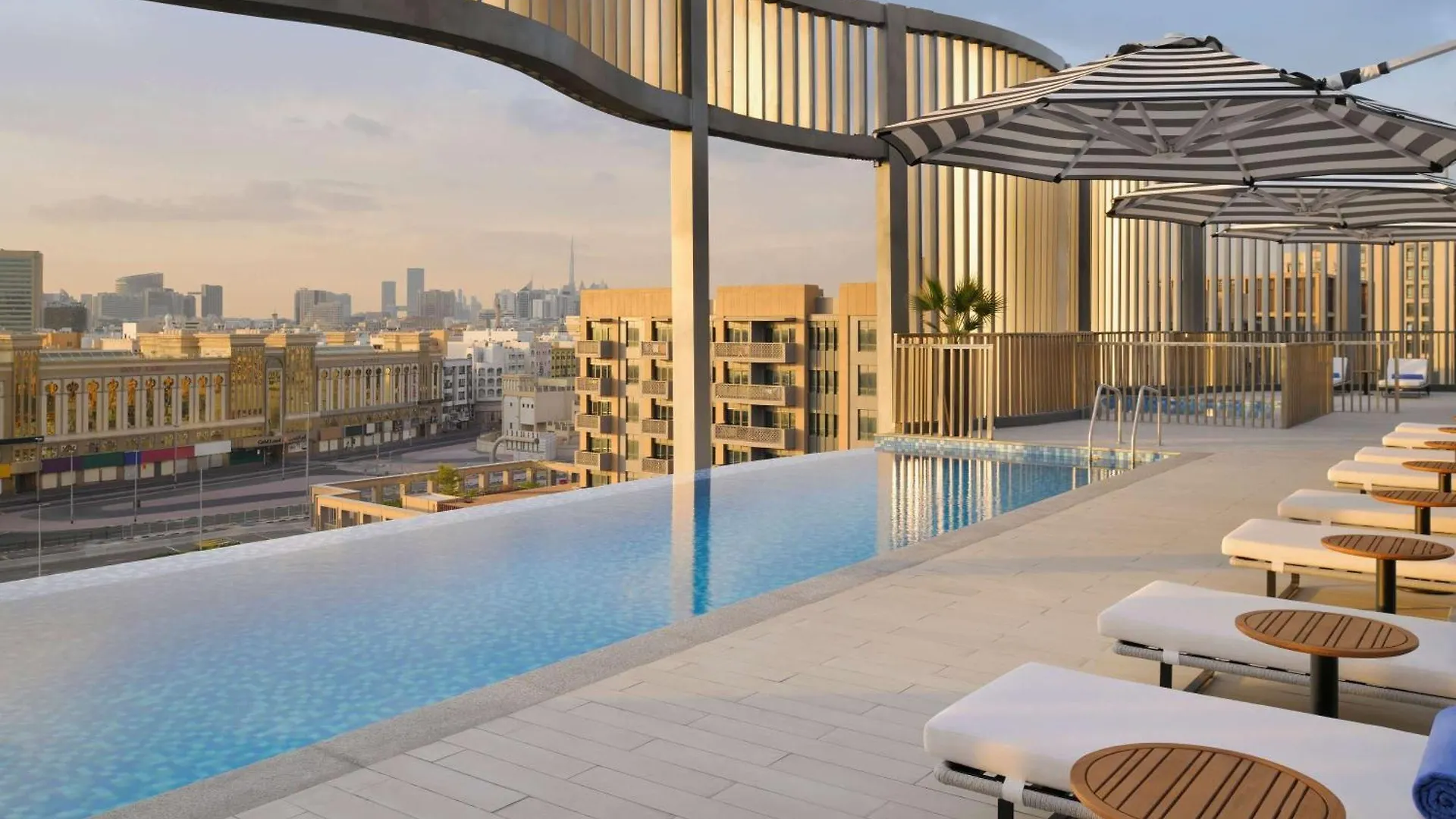 Mercure Dubai Deira 3*,