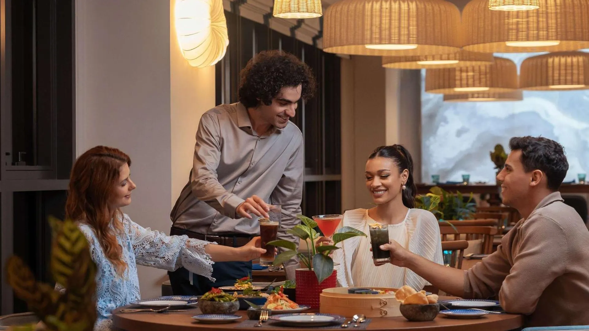 Mercure Dubai Deira 3*,